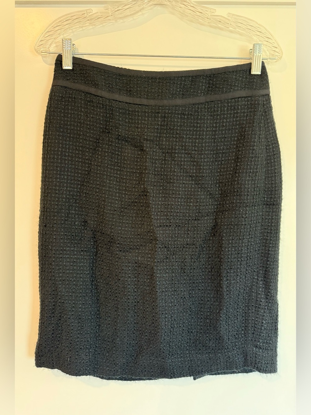 White House Black Market Black Textured Pencil Skirt (Size 2)